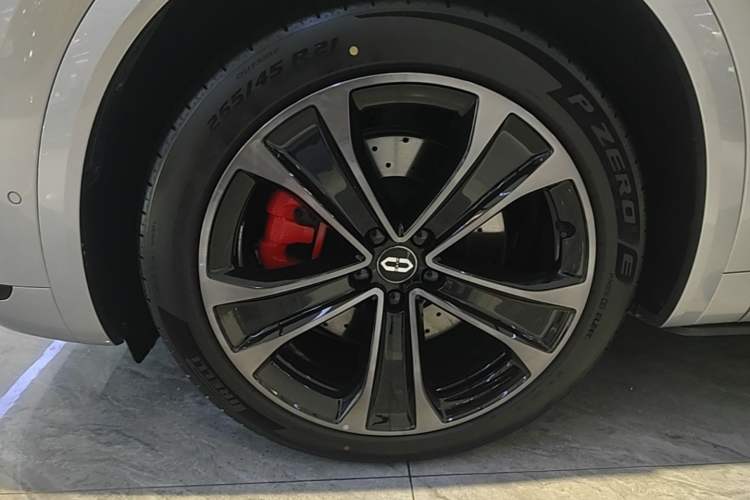 Used Hima AITO M8 2025 Extended-Range Ultra Version 53.4 kWh 5-Seater Edition Left Front Wheel Hub