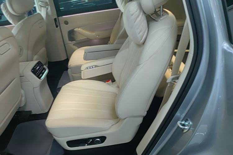 Used Hima AITO M8 2025 Extended-Range Ultra Version 53.4 kWh 6-Seater Edition Left Rear Seat