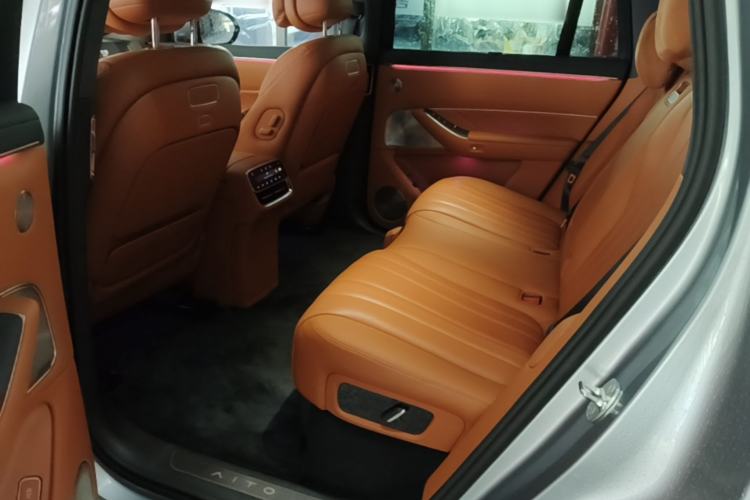Used Hima AITO M8 2025 Extended-Range Ultra Version 53.4 kWh 5-Seater Edition Left Rear Seat