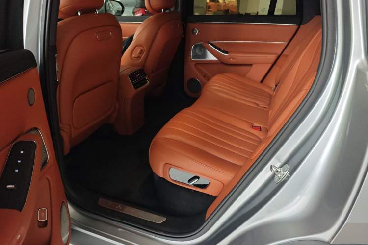 Used Hima AITO M8 2025 Extended-Range Ultra Version 53.4 kWh 5-Seater Edition Left Rear Seat