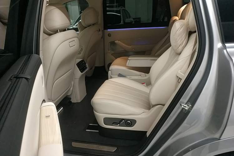 Used Hima AITO M8 2025 Extended-Range Ultra Version 53.4 kWh 6-Seater Edition Left Rear Seat