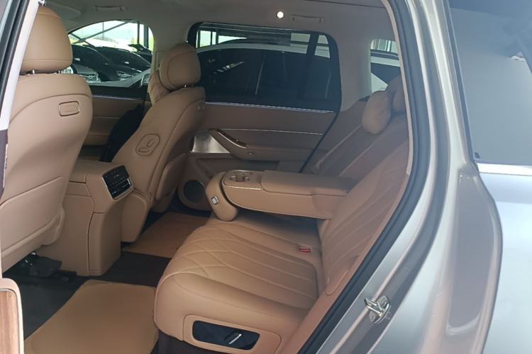 Used Hima AITO M8 2025 Extended-Range Ultra Version 53.4 kWh 5-Seater Edition Left Rear Seat