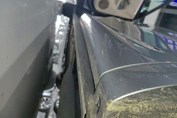 Used Hima AITO M8 2025 Extended-Range Ultra Version 53.4 kWh 6-Seater Edition Left Side Sill