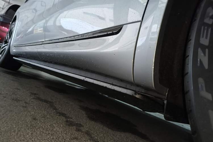 Used Hima AITO M8 2025 Extended-Range Ultra Version 53.4 kWh 5-Seater Edition Left Side Sill