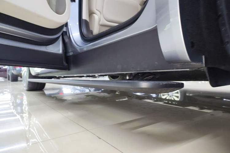 Used Hima AITO M8 2025 Extended-Range Ultra Version 53.4 kWh 5-Seater Edition Left Side Sill