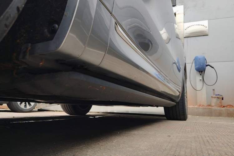 Used Hima AITO M8 2025 Extended-Range Ultra Version 53.4 kWh 6-Seater Edition Left Side Sill
