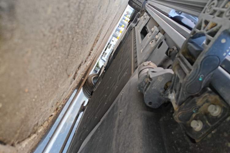 Used Hima AITO M8 2025 Extended-Range Ultra Version 53.4 kWh 5-Seater Edition Left Side Sill