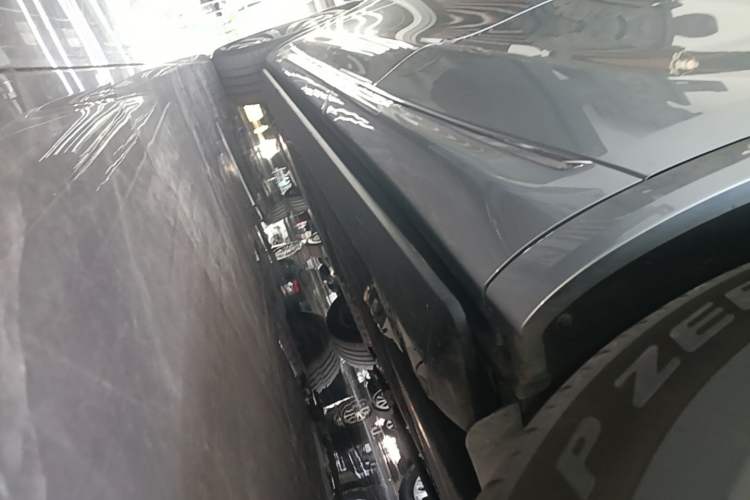 Used Hima AITO M8 2025 Extended-Range Ultra Version 53.4 kWh 5-Seater Edition Left Side Sill