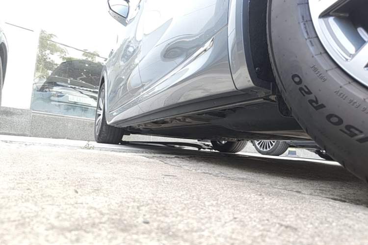 Used Hima AITO M8 2025 Extended-Range Max+ Version 53.4 kWh 6-Seater Edition Left Side Sill