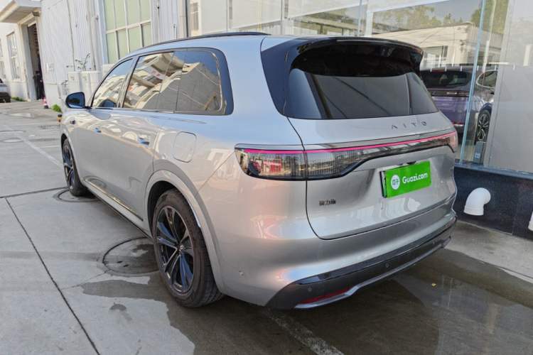 Used Hima AITO M8 2025 Extended-Range Ultra Version 53.4 kWh 5-Seater Edition Rear Left 45 Deg