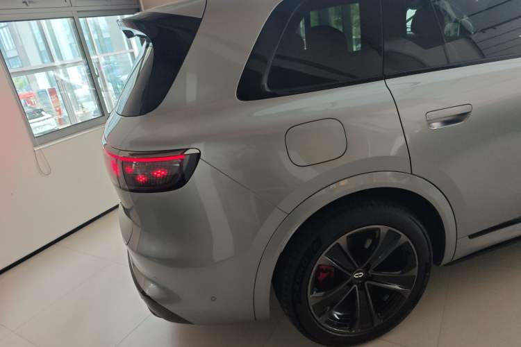 Used Hima AITO M8 2025 Extended-Range Ultra Version 53.4 kWh 5-Seater Edition Rear Right 45 Deg