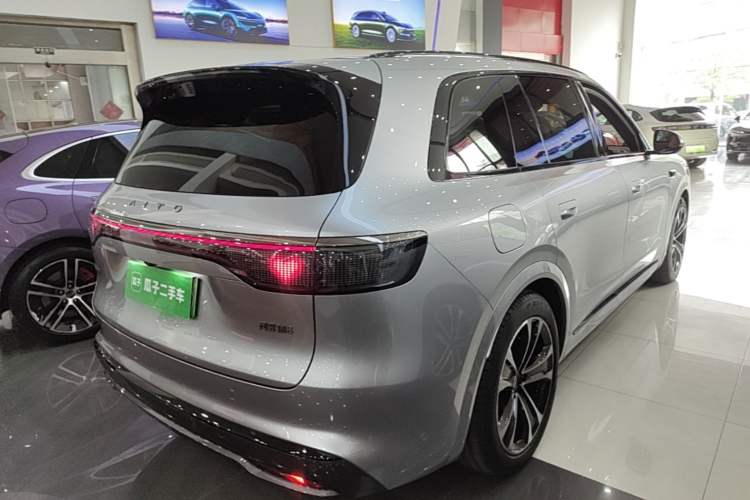 Used Hima AITO M8 2025 Extended-Range Ultra Version 53.4 kWh 5-Seater Edition Rear Right 45 Deg