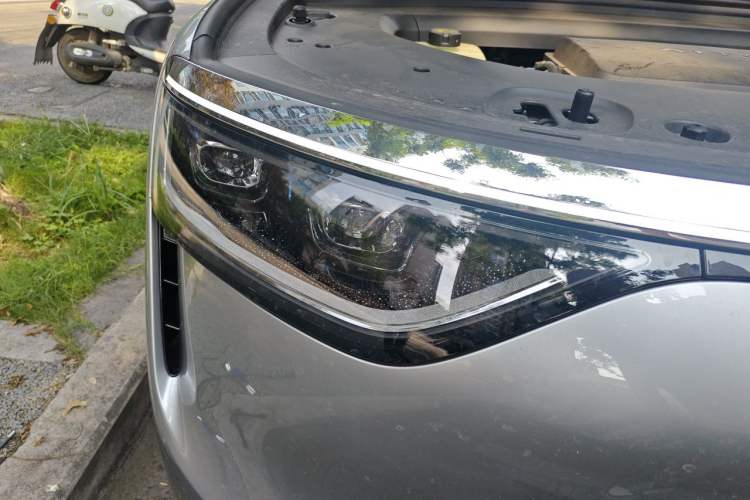 Used Hima AITO M8 2025 Extended-Range Max+ Version 53.4 kWh 6-Seater Edition Right Front Headlight