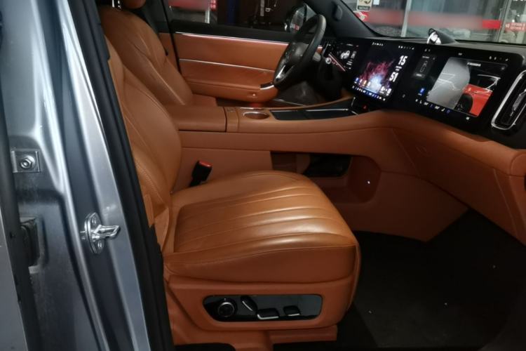 Used Hima AITO M8 2025 Extended-Range Ultra Version 53.4 kWh 5-Seater Edition Right Front Seat
