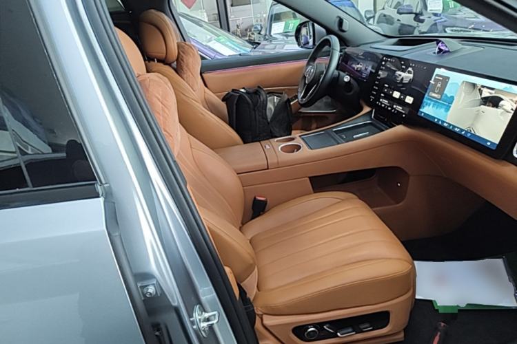 Used Hima AITO M8 2025 Extended-Range Ultra Version 53.4 kWh 5-Seater Edition Right Front Seat