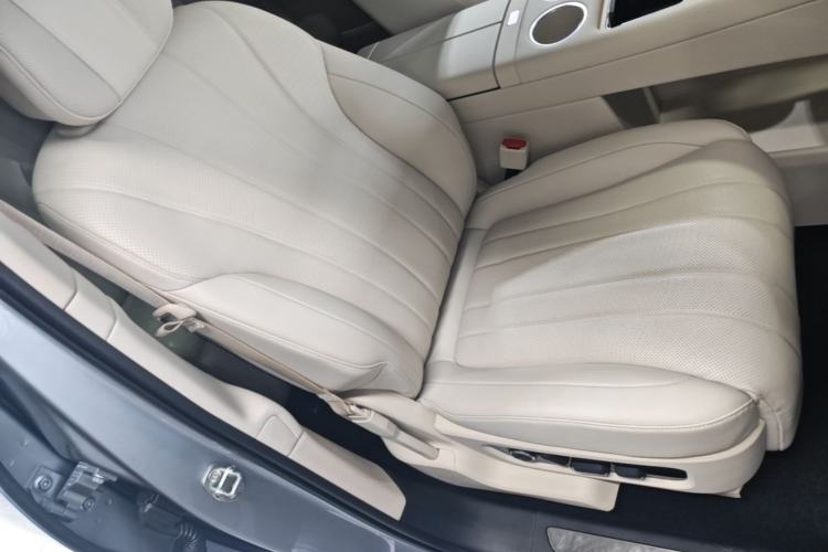 Used Hima AITO M8 2025 Extended-Range Ultra Version 53.4 kWh 6-Seater Edition Right Front Seat