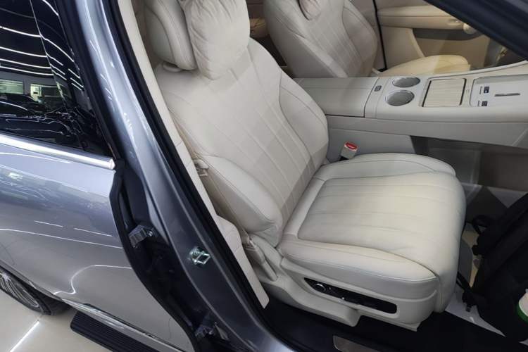 Used Hima AITO M8 2025 Extended-Range Ultra Version 53.4 kWh 5-Seater Edition Right Front Seat