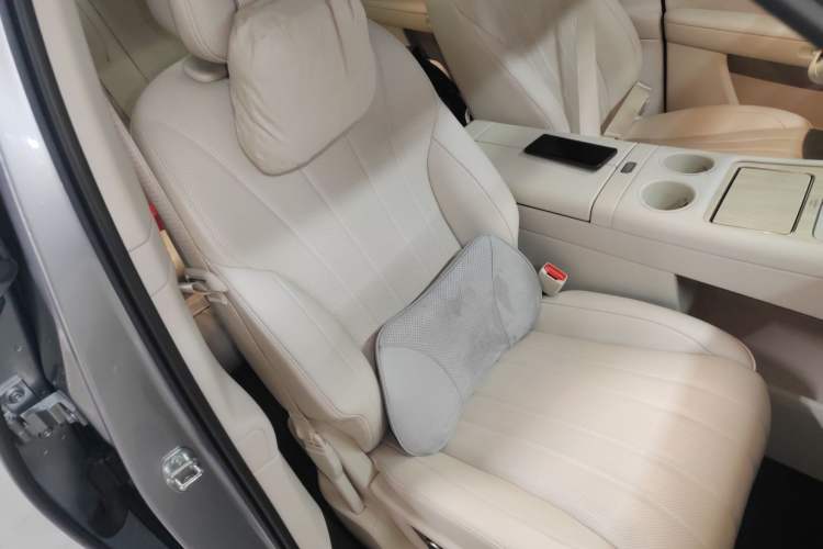 Used Hima AITO M8 2025 Extended-Range Ultra Version 53.4 kWh 5-Seater Edition Right Front Seat