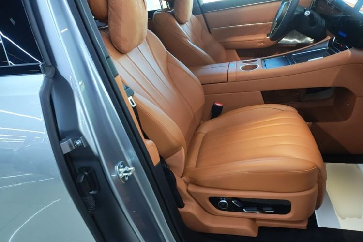 Used Hima AITO M8 2025 Extended-Range Ultra Version 53.4 kWh 5-Seater Edition Right Front Seat
