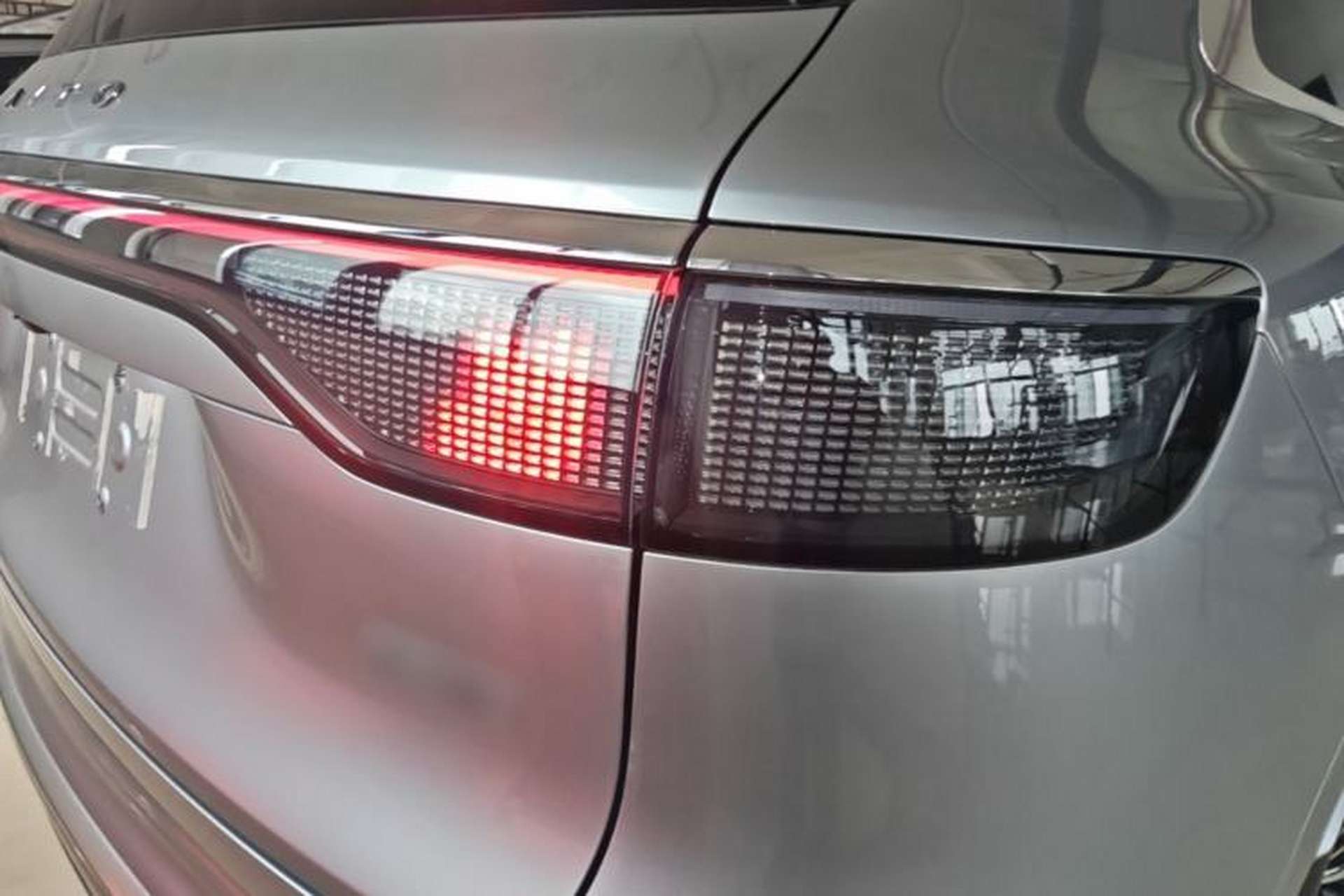 Used Hima AITO M8 2025 Extended-Range Ultra Version 53.4 kWh 6-Seater Edition Right Rear Taillight