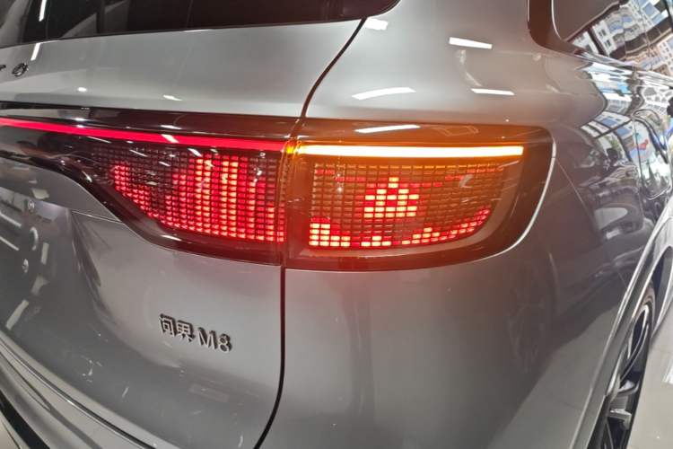 Used Hima AITO M8 2025 Extended-Range Ultra Version 53.4 kWh 6-Seater Edition Right Rear Taillight