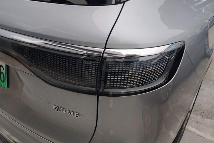 Used Hima AITO M8 2025 Extended-Range Ultra Version 53.4 kWh 6-Seater Edition Right Rear Taillight