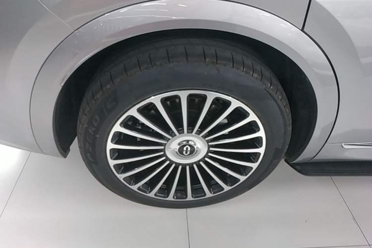Used Hima AITO M8 2025 Extended-Range Ultra Version 53.4 kWh 6-Seater Edition Right Rear Wheel Hub