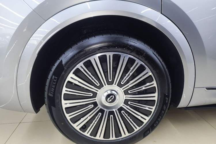 Used Hima AITO M8 2025 Extended-Range Ultra Version 53.4 kWh 5-Seater Edition Right Rear Wheel Hub
