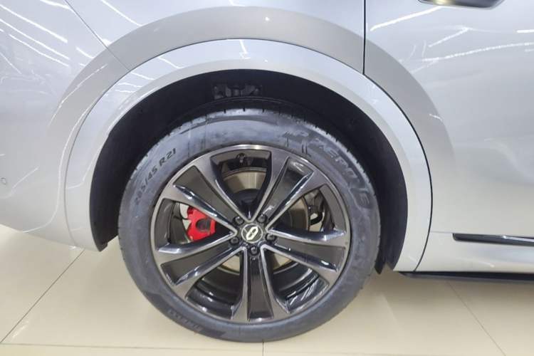 Used Hima AITO M8 2025 Extended-Range Ultra Version 53.4 kWh 5-Seater Edition Right Rear Wheel Hub