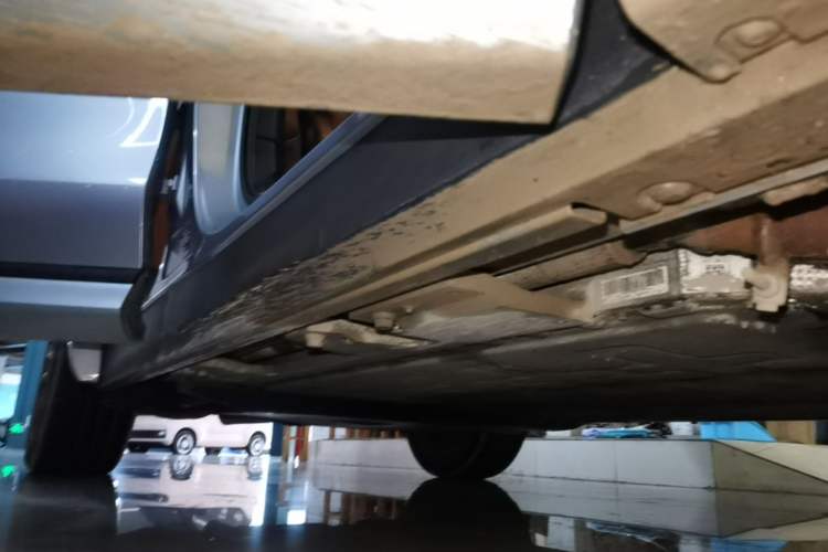 Used Hima AITO M8 2025 Extended-Range Ultra Version 53.4 kWh 5-Seater Edition Right Side Sill