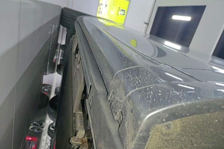 Used Hima AITO M8 2025 Extended-Range Ultra Version 53.4 kWh 6-Seater Edition Right Side Sill