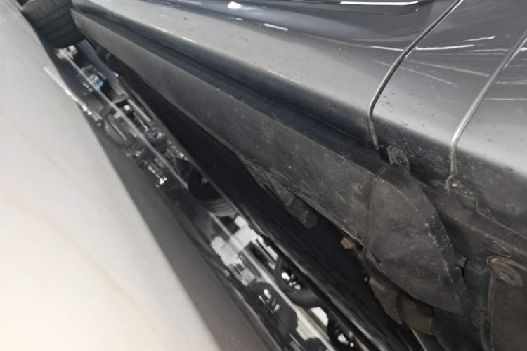 Used Hima AITO M8 2025 Extended-Range Ultra Version 53.4 kWh 6-Seater Edition Right Side Sill