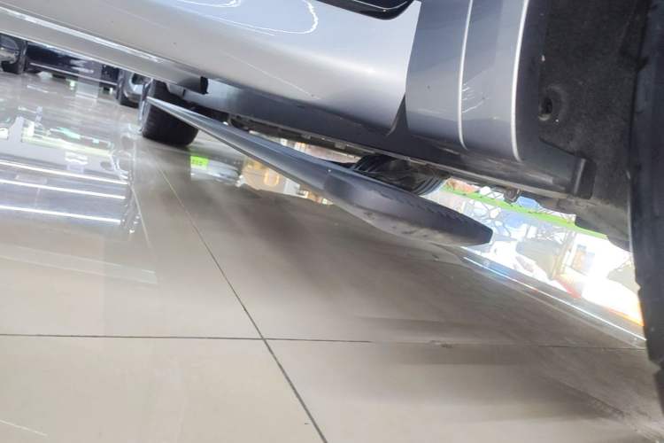 Used Hima AITO M8 2025 Extended-Range Ultra Version 53.4 kWh 5-Seater Edition Right Side Sill