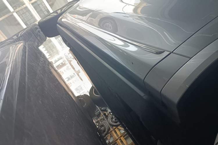 Used Hima AITO M8 2025 Extended-Range Ultra Version 53.4 kWh 5-Seater Edition Right Side Sill