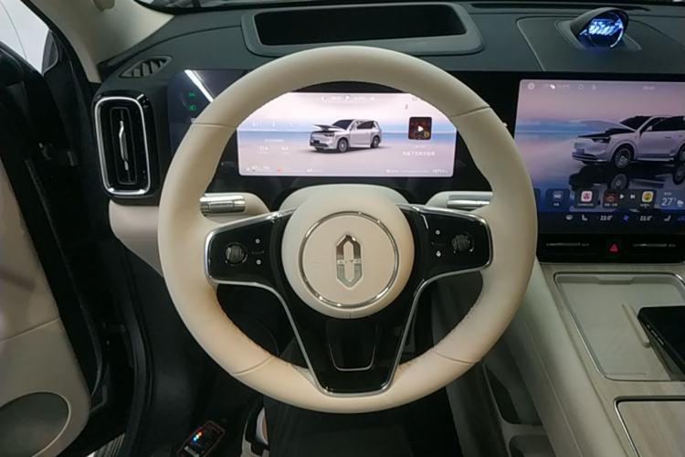 Used Hima AITO M8 2025 Extended-Range Ultra Version 53.4 kWh 6-Seater Edition Steering Wheel