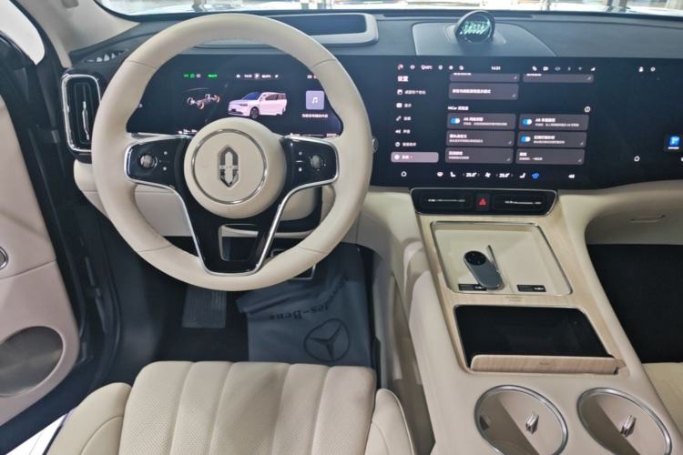 Used Hima AITO M8 2025 Extended-Range Ultra Version 53.4 kWh 6-Seater Edition Steering Wheel