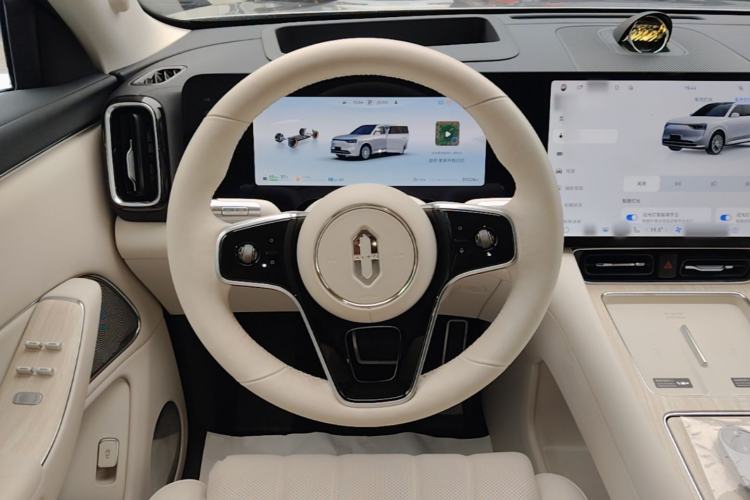 Used Hima AITO M8 2025 Extended-Range Ultra Version 53.4 kWh 6-Seater Edition Steering Wheel