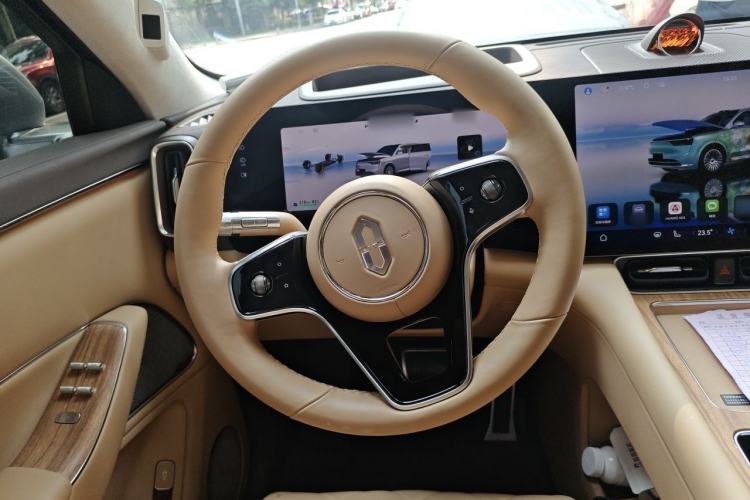 Used Hima AITO M8 2025 Extended-Range Max+ Version 53.4 kWh 6-Seater Edition Steering Wheel