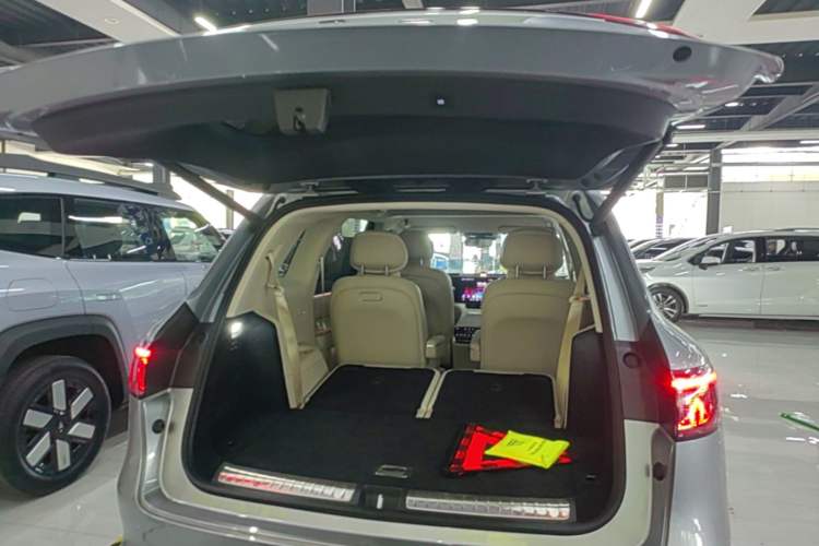 Used Hima AITO M8 2025 Extended-Range Ultra Version 53.4 kWh 6-Seater Edition Trunk