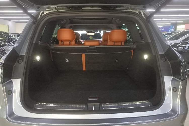 Used Hima AITO M8  Trunk
