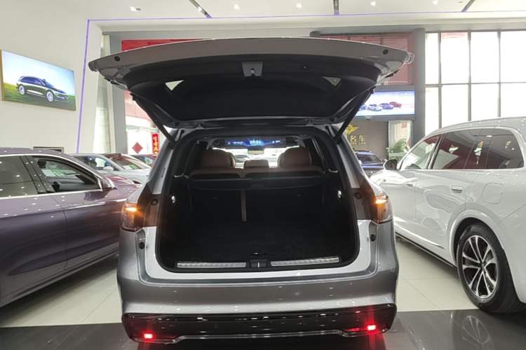 Used Hima AITO M8 2025 Extended-Range Ultra Version 53.4 kWh 5-Seater Edition Trunk