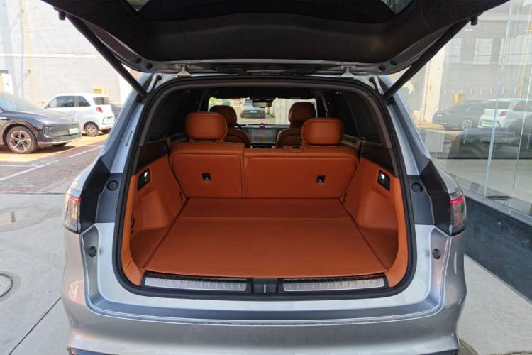 Used Hima AITO M8 2025 Extended-Range Ultra Version 53.4 kWh 5-Seater Edition Trunk
