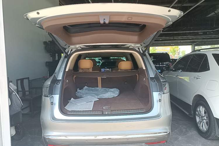 Used Hima AITO M8 2025 Extended-Range Ultra Version 53.4 kWh 5-Seater Edition Trunk