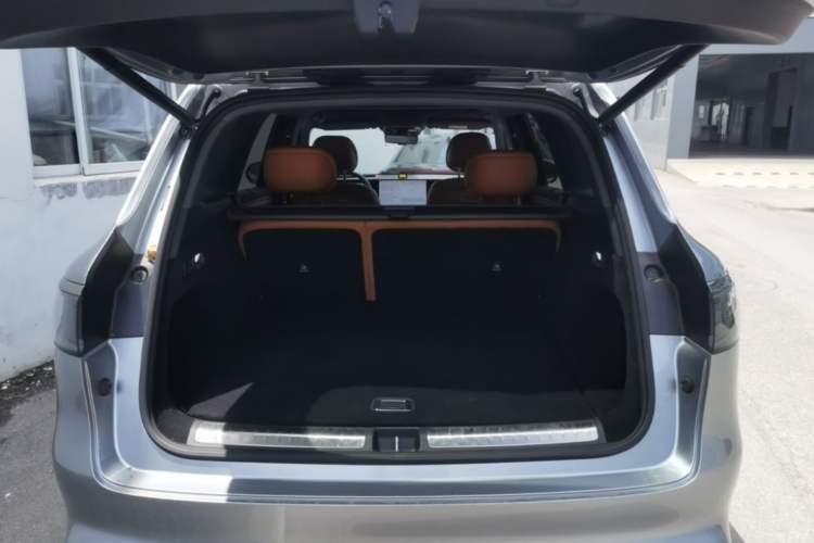 Used Hima AITO M8 2025 Extended-Range Max+ Version 53.4 kWh 5-Seater Edition Trunk