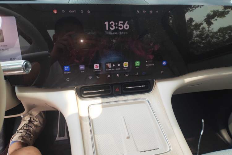 Used Hima AITO M8 2025 Extended-Range Max+ Version 53.4 kWh 6-Seater Edition Audio And AC Panel