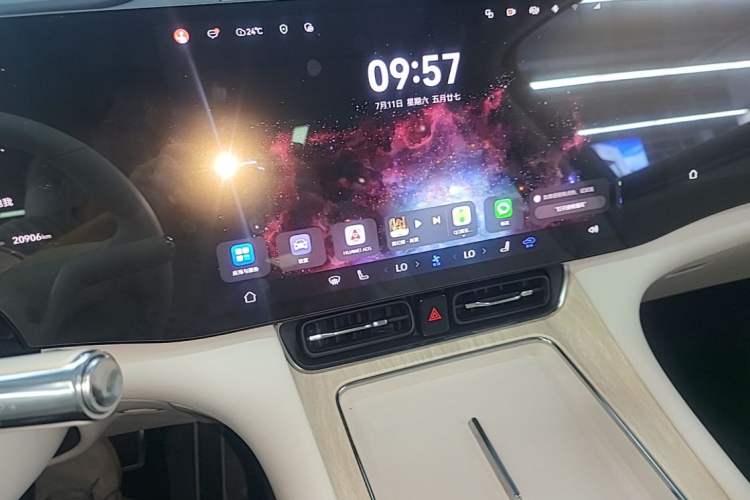 Used Hima AITO M8 2025 Extended-Range Max+ Version 53.4 kWh 6-Seater Edition Audio And AC Panel