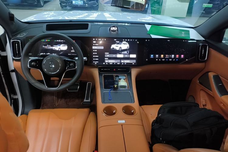 Used Hima AITO M8 2025 Extended-Range Max+ Version 53.4 kWh 6-Seater Edition Center Console