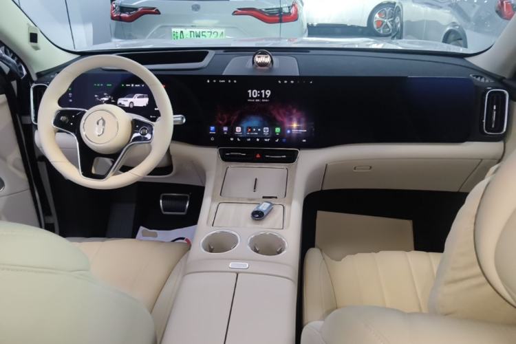 Used Hima AITO M8 2025 Extended-Range Max+ Version 53.4 kWh 5-Seater Edition Center Console