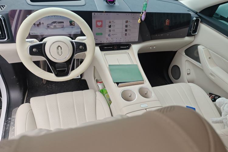 Used Hima AITO M8 2025 Extended-Range Max+ Version 53.4 kWh 6-Seater Edition Center Console
