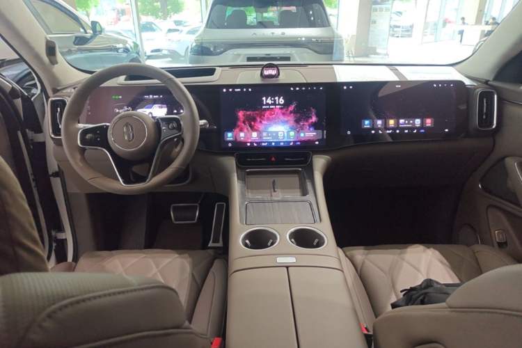 Used Hima AITO M8 2025 Model Pure Electric Max+ Five-Seat Long-Range Version Center Console